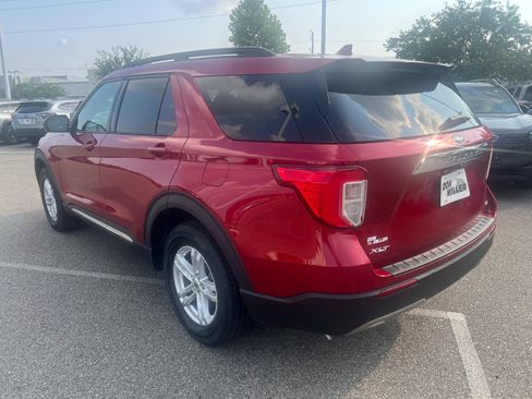 Used 2020 Ford Explorer XLT w/ Equipment Group 202A AWD/4WD image 5