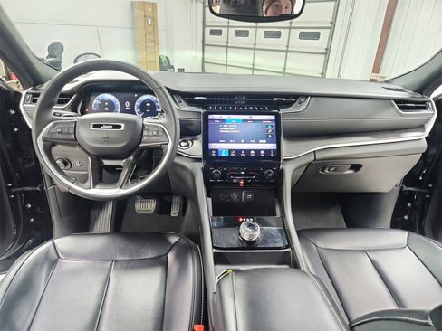 Used 2024 Jeep Grand Cherokee Limited image 25