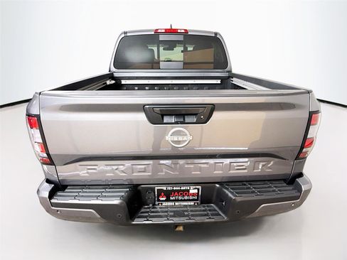 Used 2025 Nissan Frontier SV w/ SV Convenience Package image 6