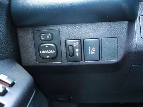 Used 2018 Toyota RAV4 XLE FWD image 24