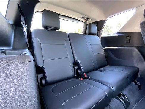 Used 2020 Chevrolet Traverse LT FWD image 27