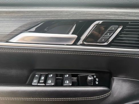 Used 2024 Jeep Wagoneer Series II w/ Flexible Seating Group image 28