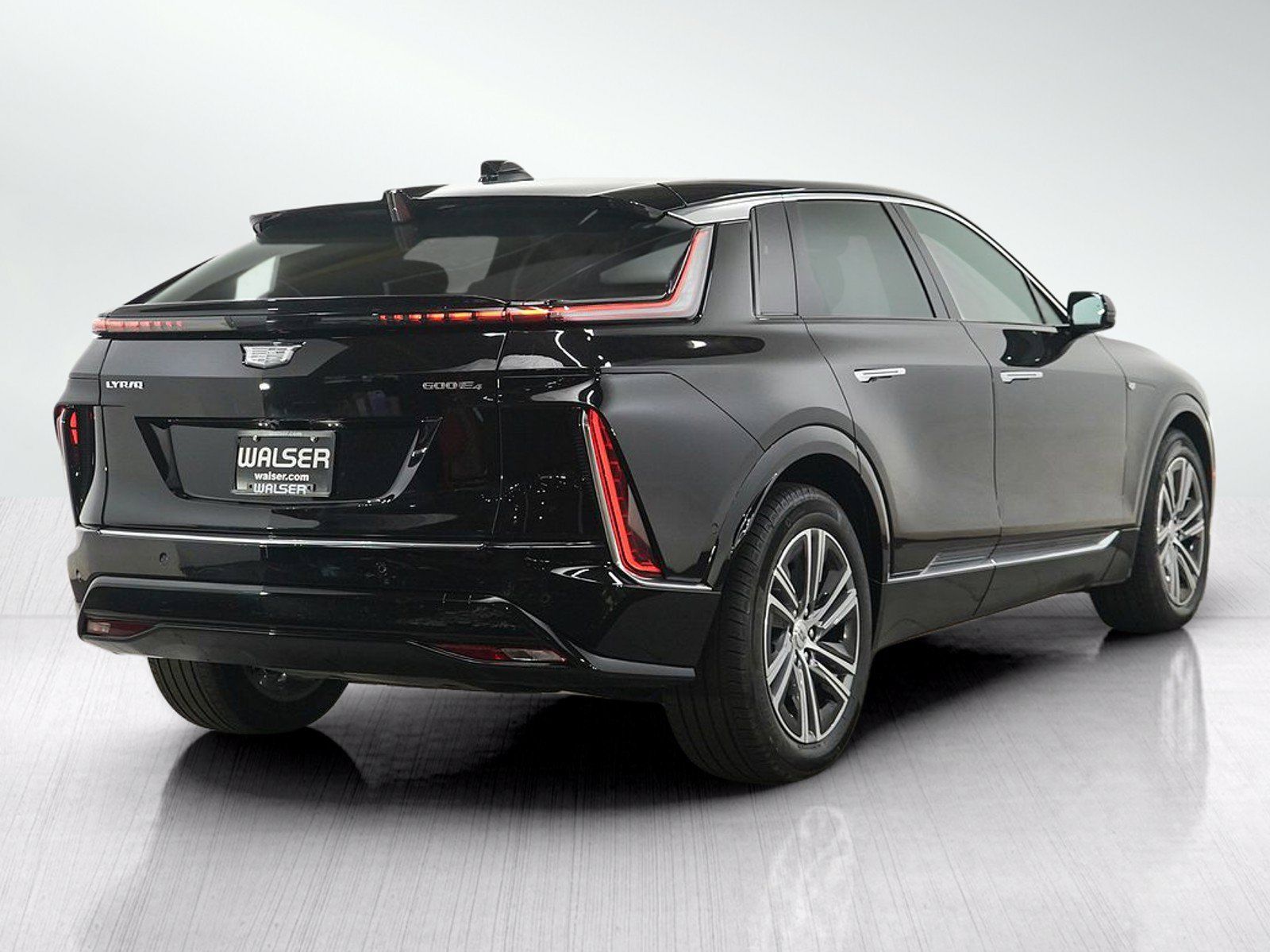 Used 2025 Cadillac Lyriq Luxury w/ LPO, Floor Liner Package AWD/4WD image 5