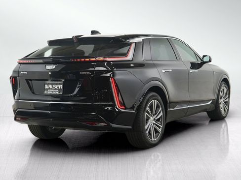 Used 2025 Cadillac Lyriq Luxury w/ LPO, Floor Liner Package AWD/4WD image 5