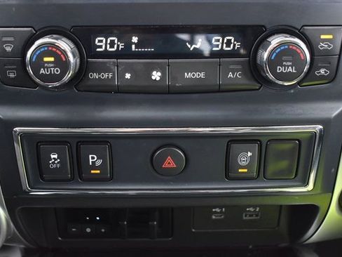 Used 2021 Nissan Titan SV w/ SV Convenience Package image 29