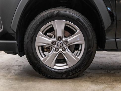 Used 2025 Toyota RAV4 XLE AWD/4WD image 11