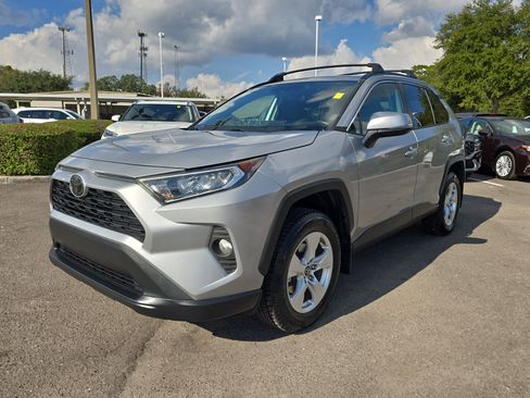 Used 2019 Toyota RAV4 XLE image 4