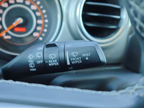 Used 2019 Jeep Wrangler Unlimited Sahara image 22