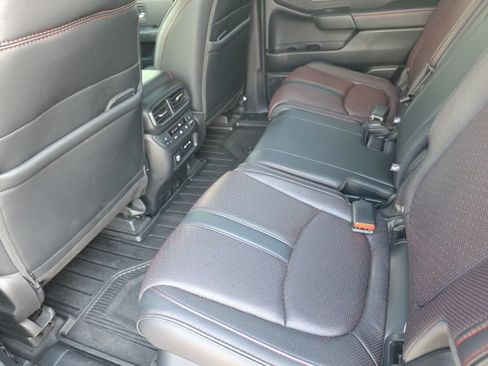 Used 2025 Honda Pilot Black Edition image 12