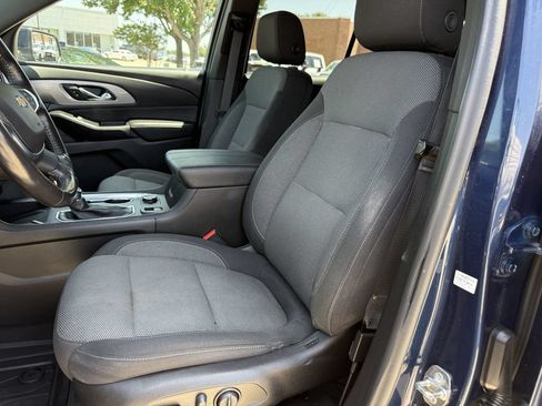 Used 2022 Chevrolet Traverse LT FWD image 26