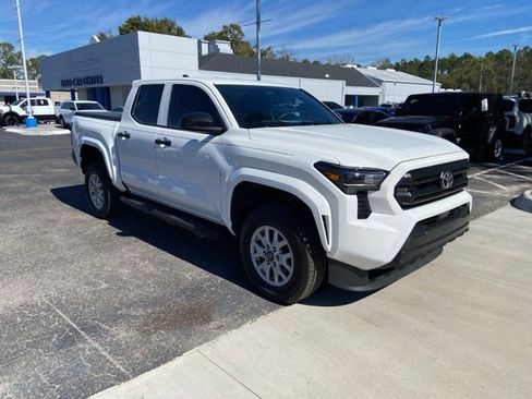 Used 2024 Toyota Tacoma SR image 2