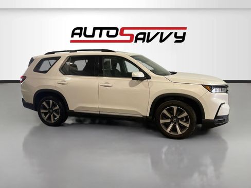 Used 2025 Honda Pilot Elite image 8