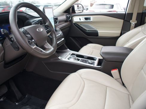 Used 2020 Ford Explorer Platinum w/ Premium Technology Package image 15