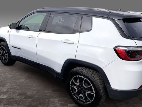 Used 2025 Jeep Compass Trailhawk image 4