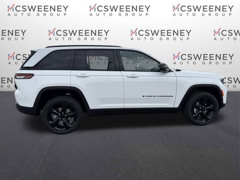 New 2025 Jeep Grand Cherokee Altitude RWD image 6