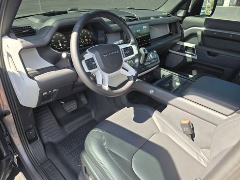 Used 2023 Land Rover Defender 130 S image 38
