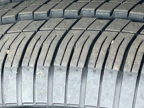 Used 2025 Chrysler Pacifica Select FWD image 9