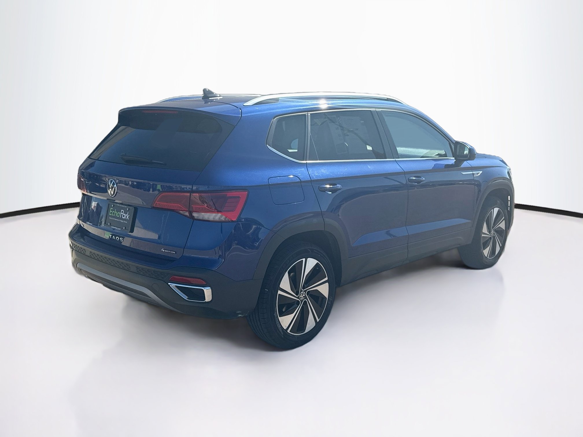 Used 2024 Volkswagen Taos SE AWD/4WD image 9