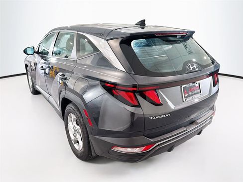 Used 2023 Hyundai Tucson SE image 3