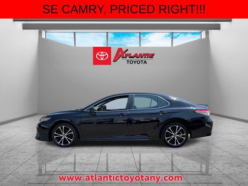 Used 2019 Toyota Camry SE w/ Convenience Package FWD image 4