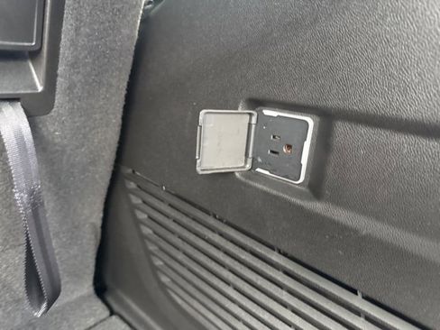 Used 2023 GMC Yukon SLT w/ Max Trailering Package image 25