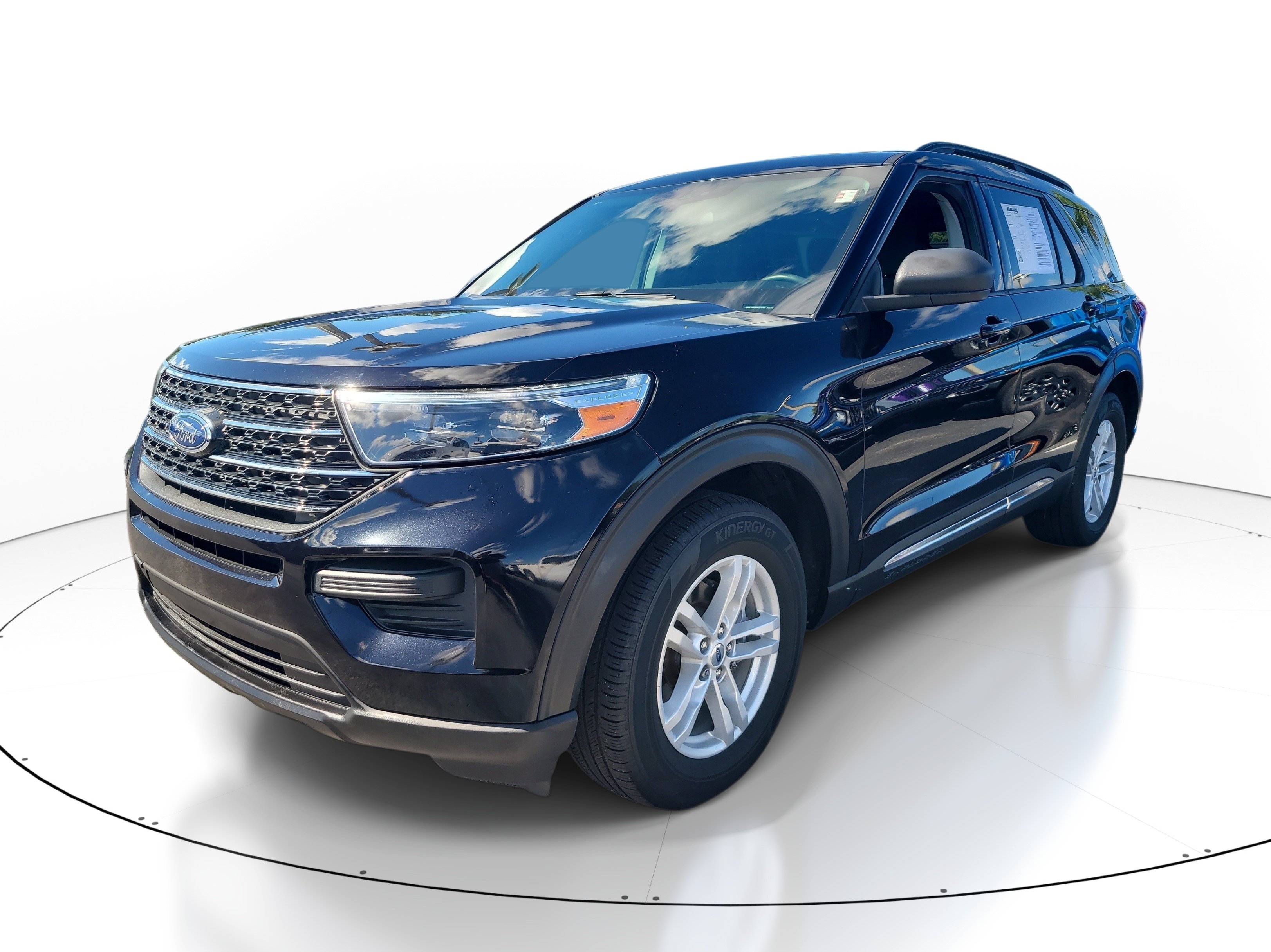 Used 2023 Ford Explorer XLT RWD image 3