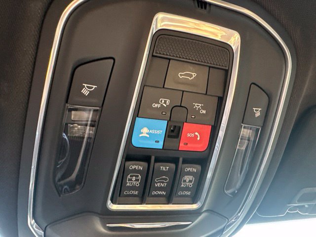Used 2024 Jeep Grand Cherokee Limited AWD/4WD image 15