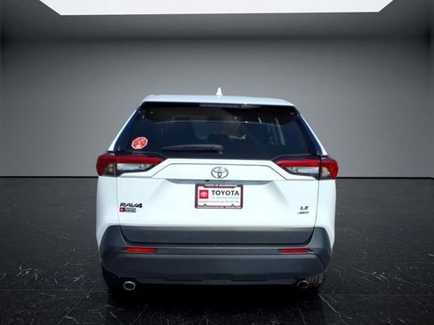Used 2024 Toyota RAV4 LE AWD/4WD image 4