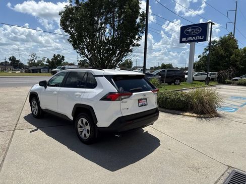 Used 2021 Toyota RAV4 LE AWD/4WD image 5