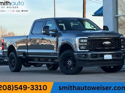 New 2026 Ford F350 Lariat w/ Black Appearance Package