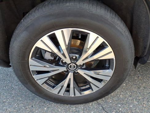 Certified 2021 Nissan Rogue SV image 9