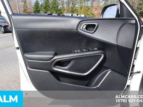 Used 2024 Kia Soul LX w/ Option Group 015 image 11