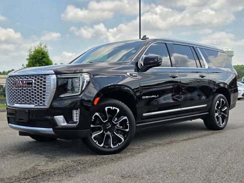 Used 2023 GMC Yukon XL Denali w/ LPO, Floor Liner Package AWD/4WD image 28