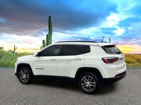 Used 2018 Jeep Compass Latitude w/ Popular Equipment Group FWD image 4