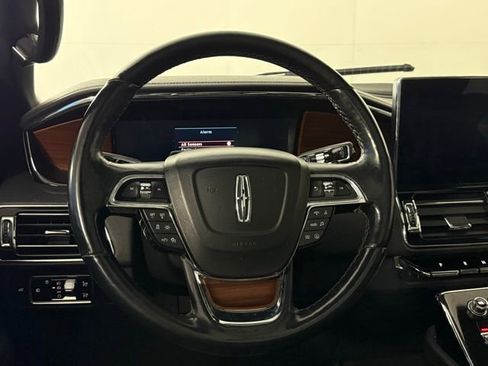 Used 2023 Lincoln Navigator Reserve image 19