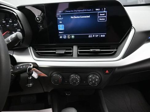 Used 2024 Chevrolet Trax LS w/ LS Convenience Package FWD image 10