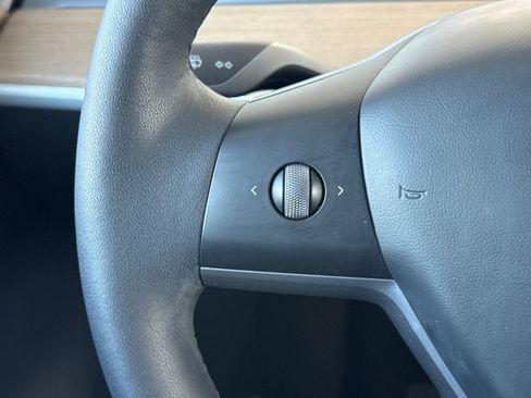Used 2023 Tesla Model Y Long Range AWD/4WD image 28