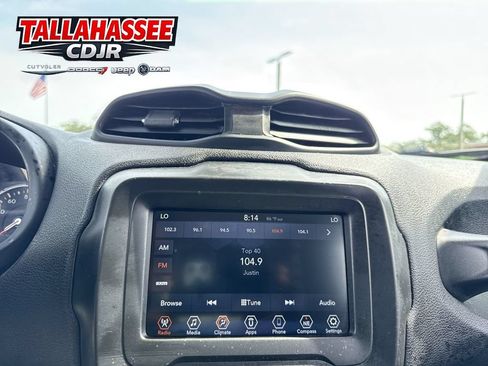 Used 2020 Jeep Renegade Altitude FWD image 22