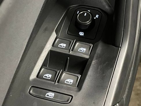New 2026 Volkswagen Jetta SE FWD image 18