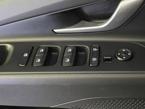 Certified 2023 Hyundai Elantra SEL w/ Convenience Package image 9