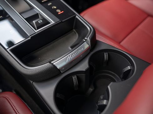 Certified 2026 Porsche Macan AWD/4WD image 15