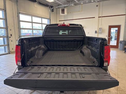 Used 2024 Chevrolet Colorado Trail Boss w/ Technology Package AWD/4WD image 4