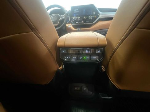 Used 2023 Toyota Highlander Platinum image 38