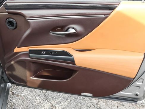 Used 2020 Lexus ES 300h w/ Luxury Package image 39