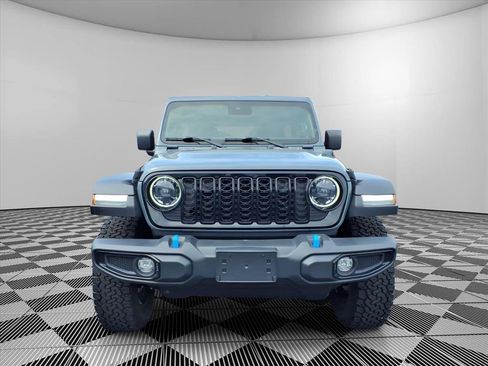 Used 2024 Jeep Wrangler Unlimited AWD/4WD image 2