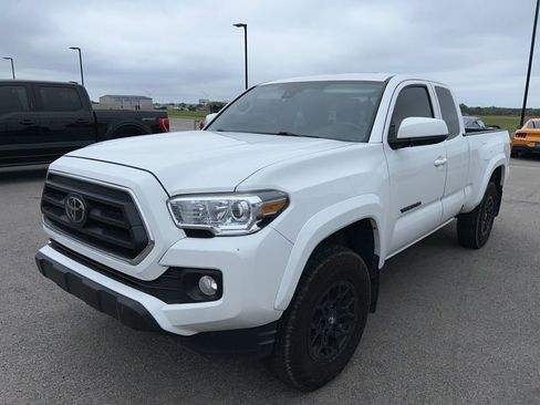Used 2022 Toyota Tacoma SR5 AWD/4WD image 1