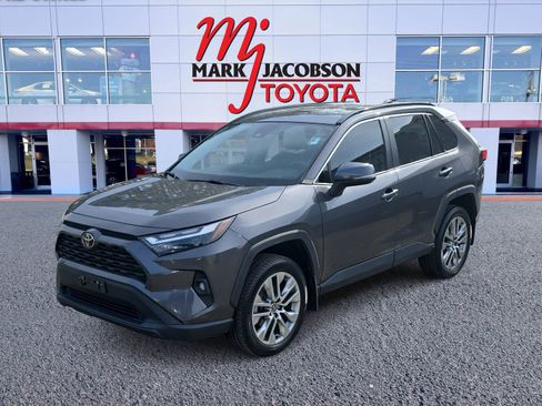 Used 2022 Toyota RAV4 XLE Premium image 1