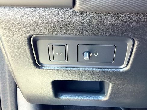 New 2026 Land Rover Discovery Limited Edition image 35