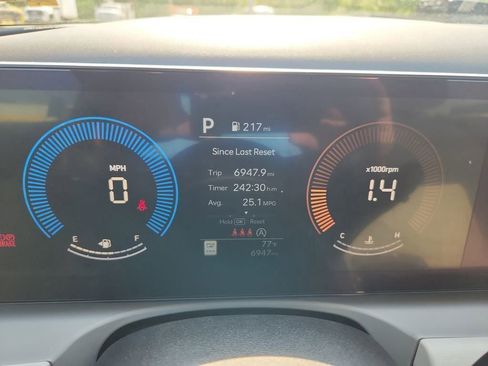 Used 2025 Hyundai Tucson SE image 14