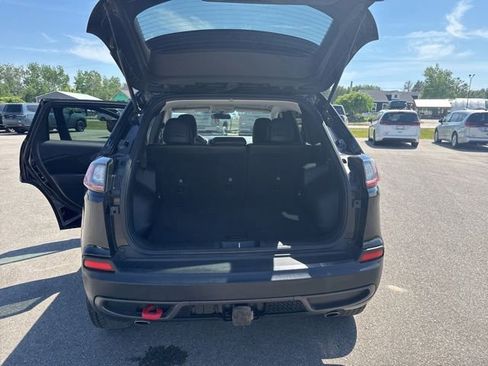Used 2020 Jeep Cherokee Trailhawk w/ Cold Weather Group AWD/4WD image 32